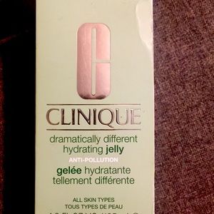 Clinique Dramatically Different Hydrating Jelly